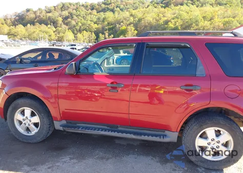 2011 Ford Escape Xlt z USA, uszkodzony, nr VIN 1FMCU9DG5BKB28587